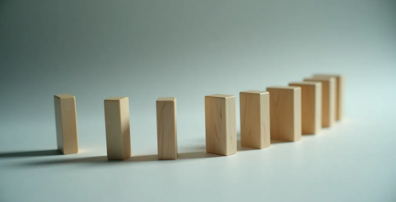 Image symbolique d'un effet domino représentant la chaîne de dépendance logistique dans les semi-conducteurs